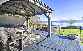 Puget Sound Cabin With Hot Tub And Water Views!